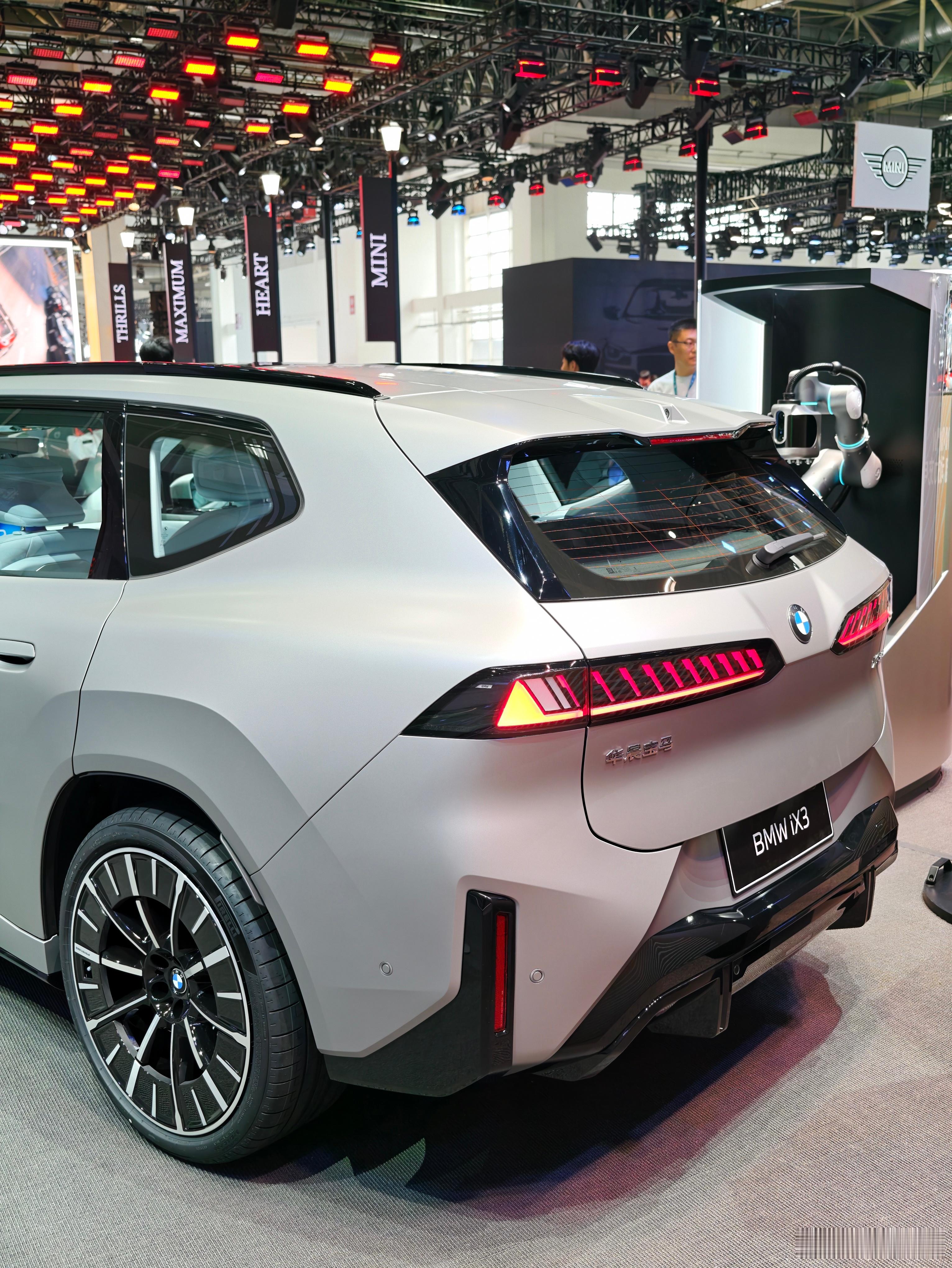 2026北京车展 特意去看了宝马新i3和iX3i3就不说了……看到图2这个侧面我