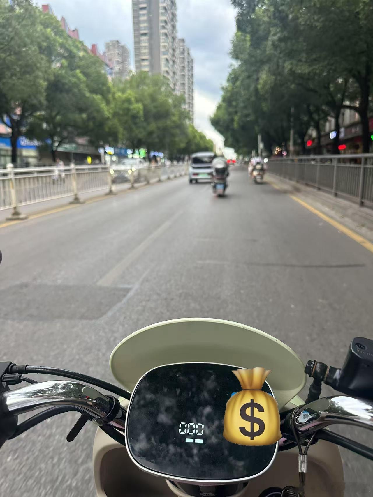 别问周末干嘛[阴险]闪购骑手已上线，牛来了，加仓加仓！记得留3000块，输了够买