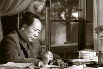 1976年，毛主席过的除夕，晚餐就是一条鱼，没吃几口便不吃了。晚年重病缠身的毛主