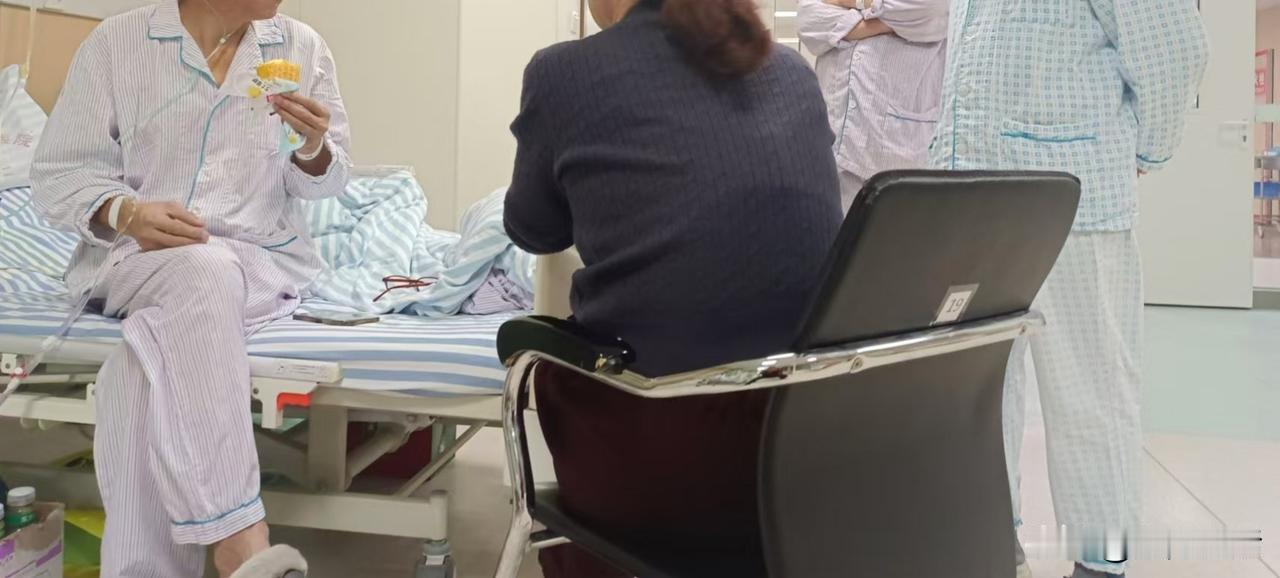 #秋日生活打卡季#人生笔记：在病床上（上）
梁东方
世界上有很多床，理论上讲有多