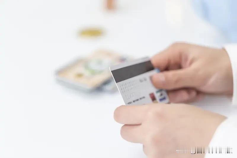 婚后丈夫是否应上交工资卡给妻子
一、上交益处颇多
1. 资金整合：集中资金有利于