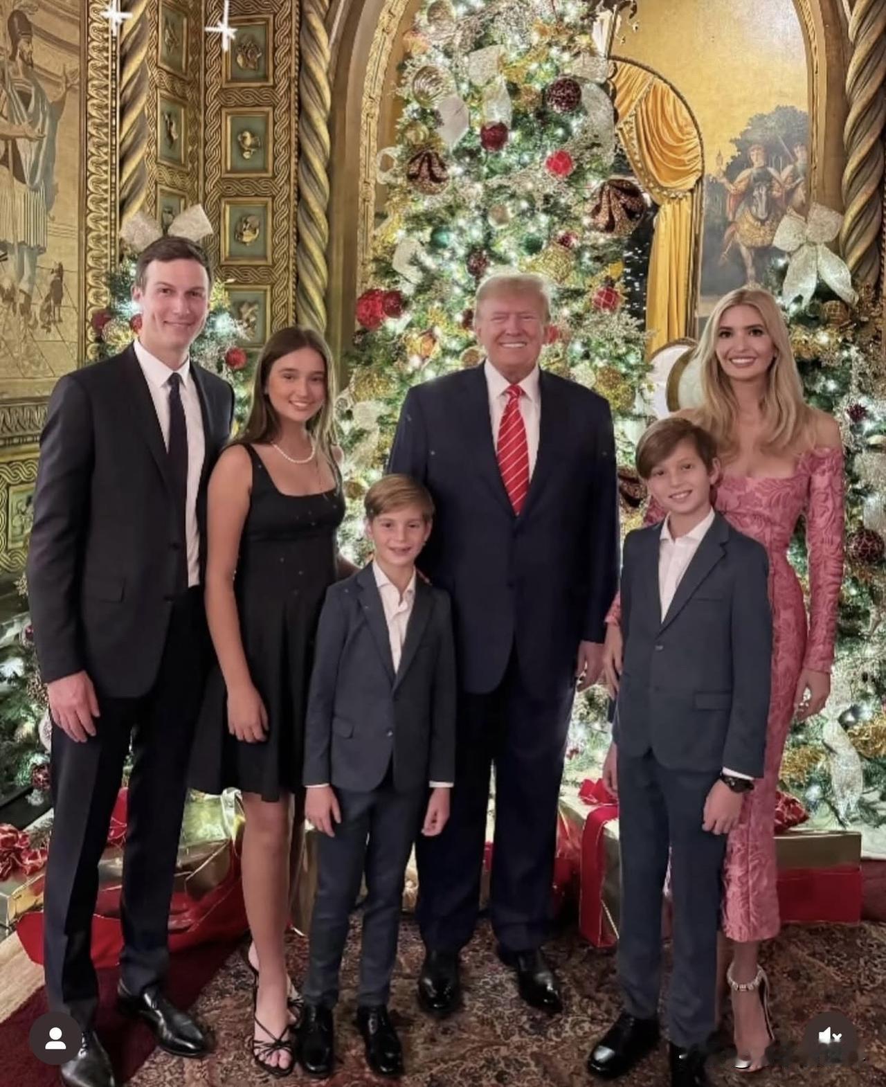 Christmas is coming 🌟🎄
圣诞来了