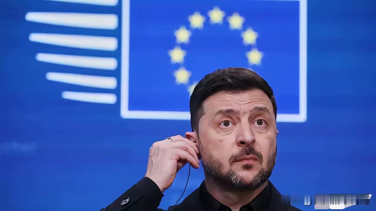 乌克兰总统泽伦斯基2025年12月18日在布鲁塞尔举行的欧盟峰会的新闻发布会上表