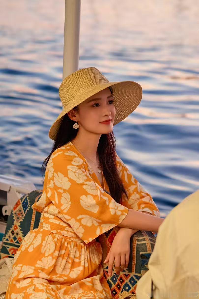 李沁 慢热的人爱意最汹涌 终于懂这句话的含义！看《花少》里李沁熬夜三天做旅行回忆