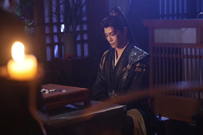 慕声儿陷进去了  慕声陷入爱河 慕声儿在爱中的陷落，是他走向成熟情感的重要一步。