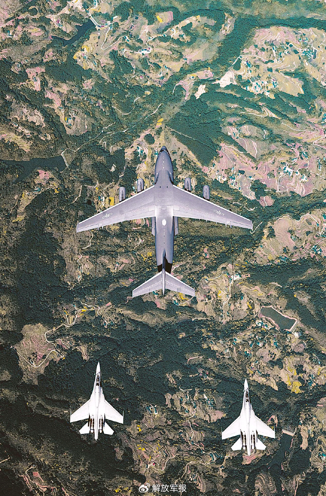运油-20A给歼-16双机加油烽火问鼎计划制胜空天