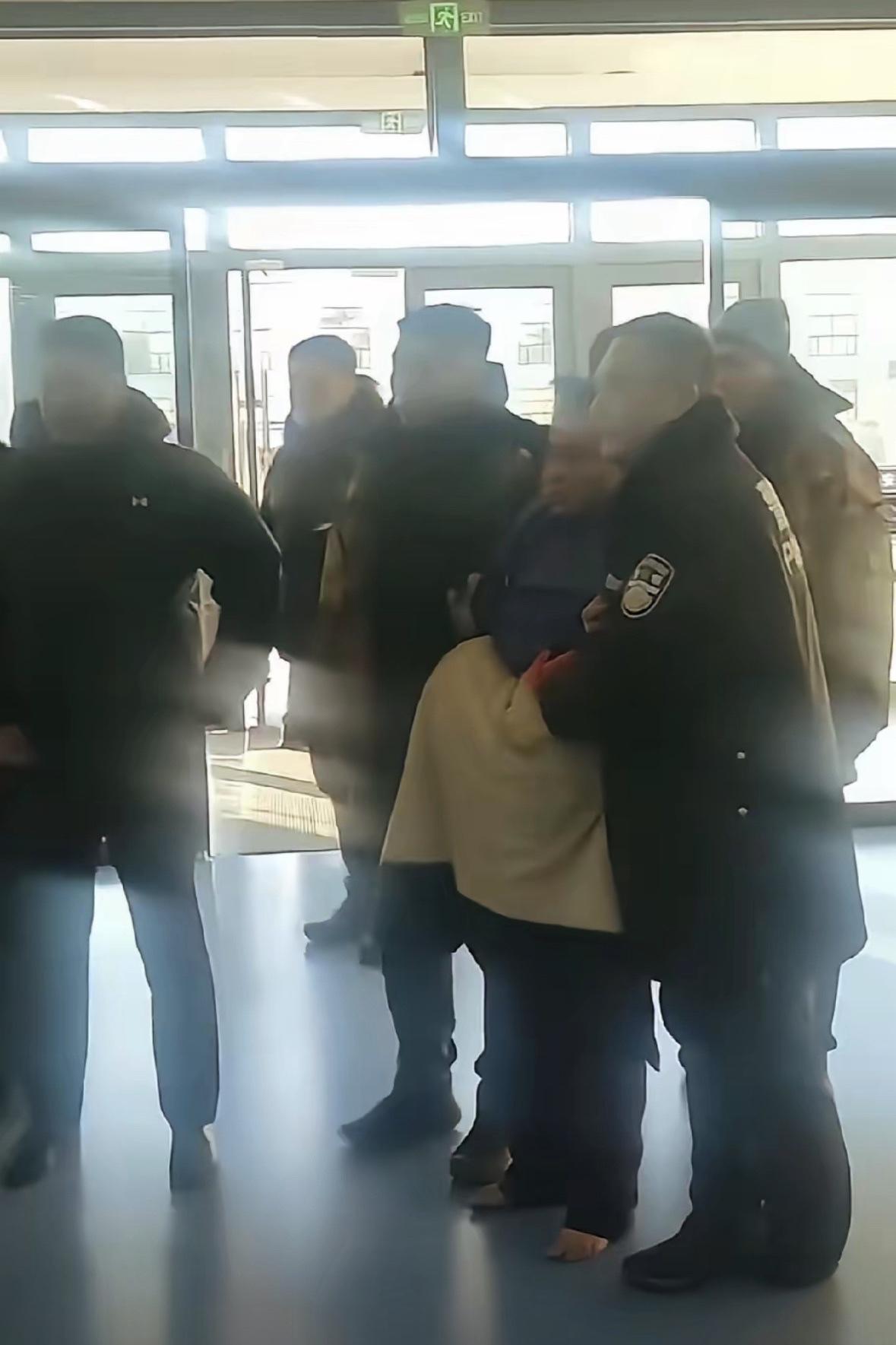 天啊，我的世界观已颠覆！
一些网友说这话的时候，是不是脑袋被门夹了？

怎么有人