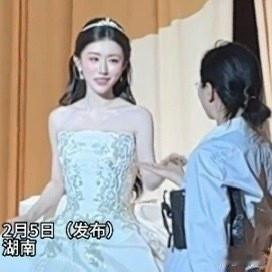 刷到怀孕闺蜜代替女生亡父送她出嫁的热搜，瞬间破防了。婚礼上最动人的从来不是盛大排