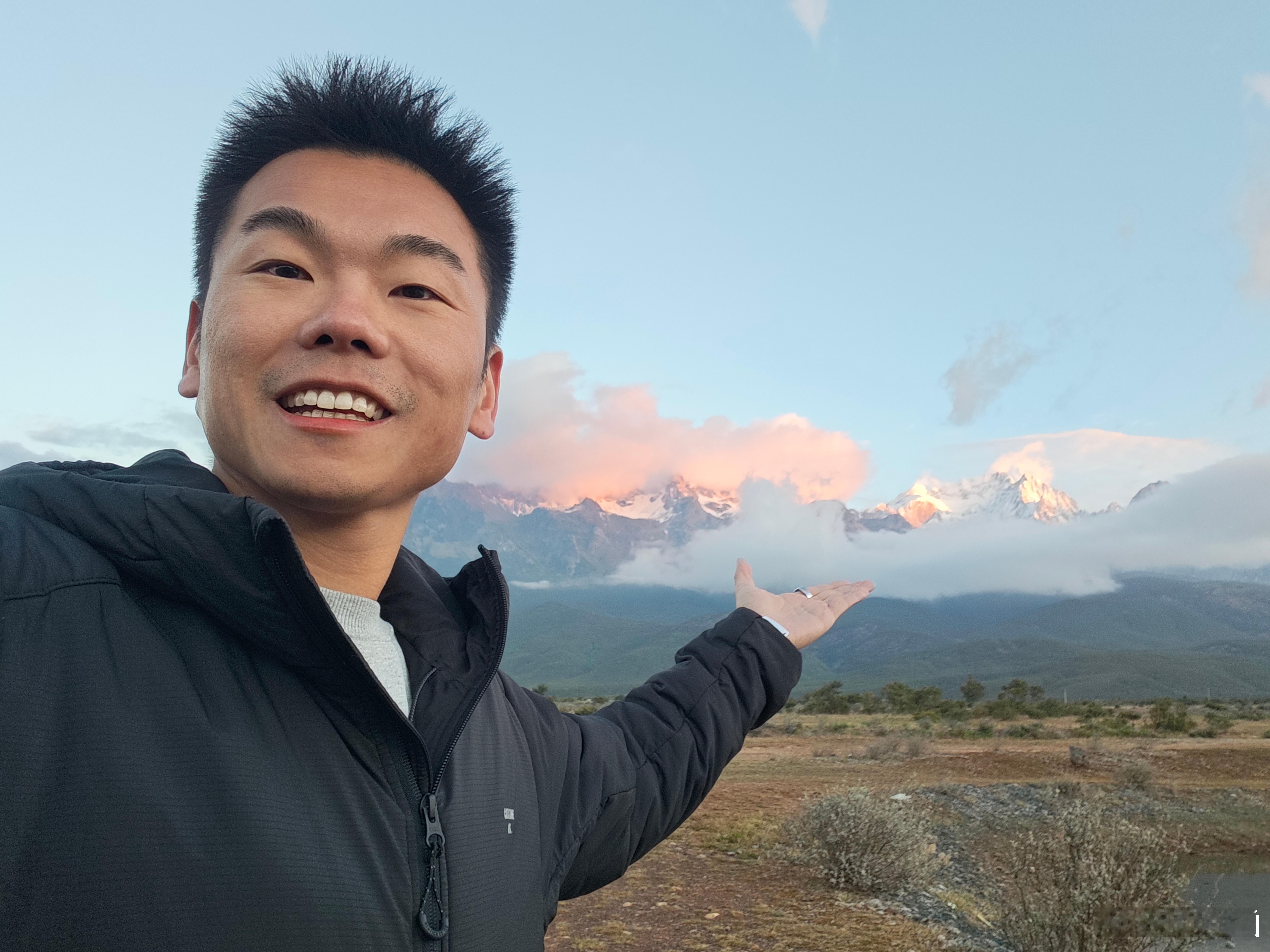 请收下这份好运玉龙雪山日照金山，送给大家！ 丽江·玉龙雪山