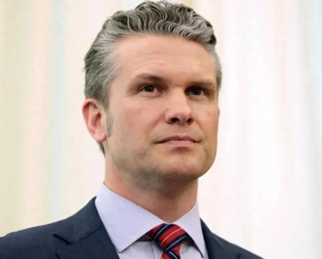 内讧曝光！美国五角大楼高层互撕，万斯夹在中间难做人。

很多人看美国五角大楼的内