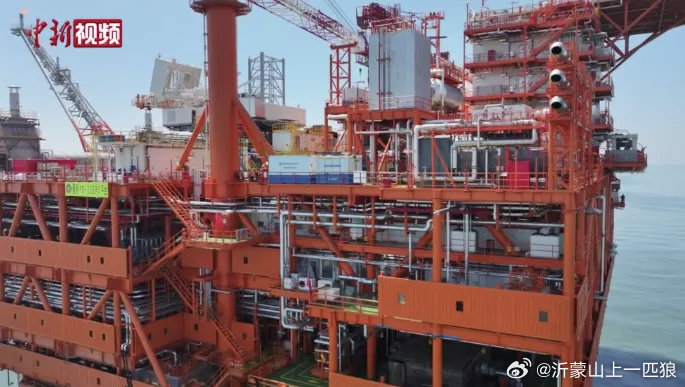 中国🇨🇳海上最大规模浅层岩性油田——垦利10-2油田群开发项目一期全面投产。