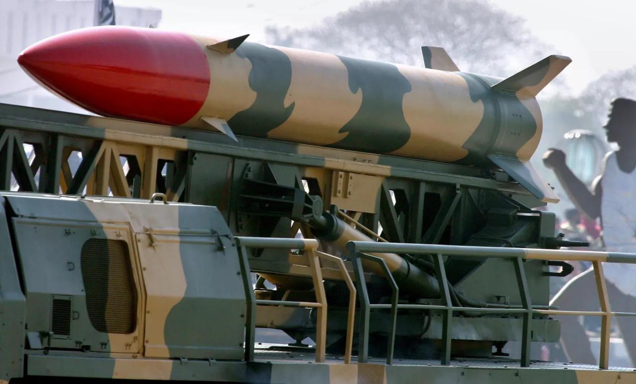 俄罗斯得到了一个重要情报，英法要用核武器，至少是脏弹来武装乌克兰！
这就意味着，