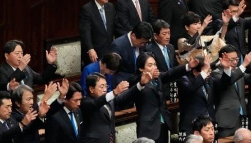 中日交流的通道正在逐渐关闭，日本央行行长植田和男表示，虽然日本现在的经济有些疲软
