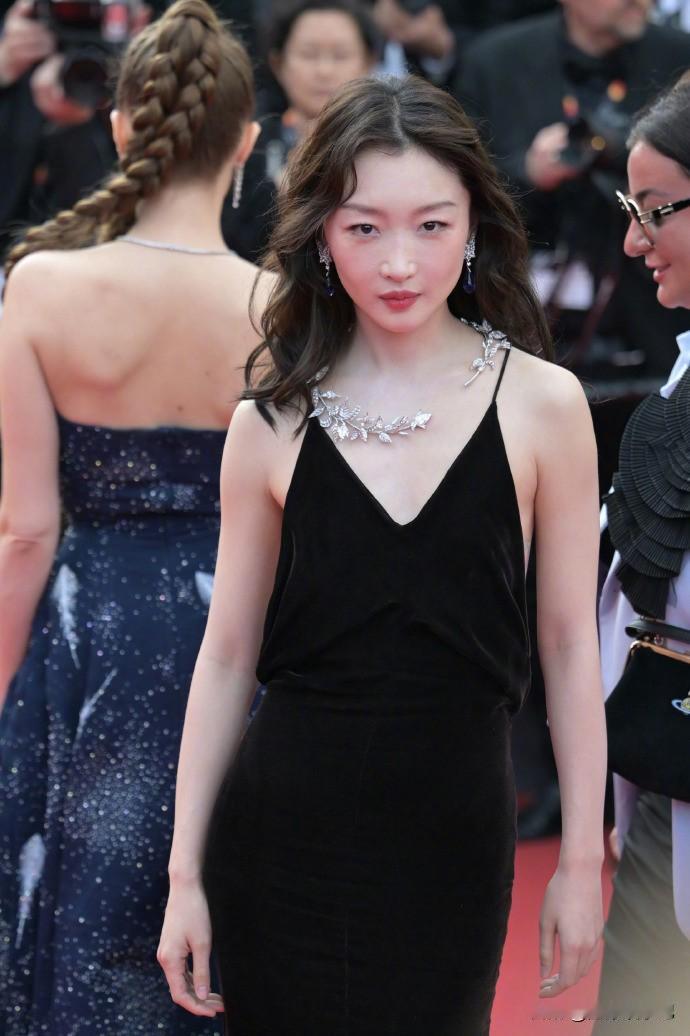 周冬雨的眼神太过凌厉了！