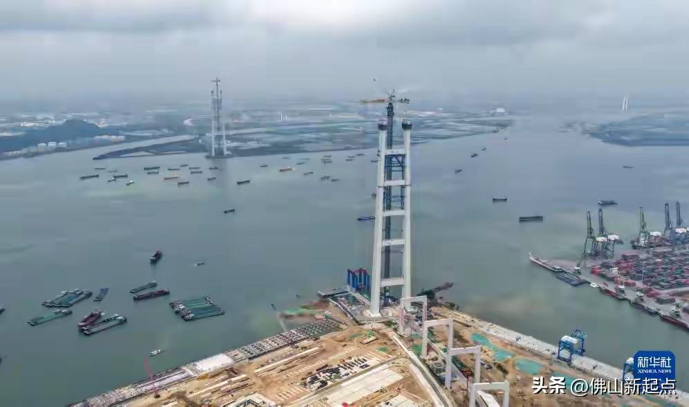 3月26日，粤港澳大湾区超级工程狮子洋大桥东、西主塔封顶，塔高342米，相当于1