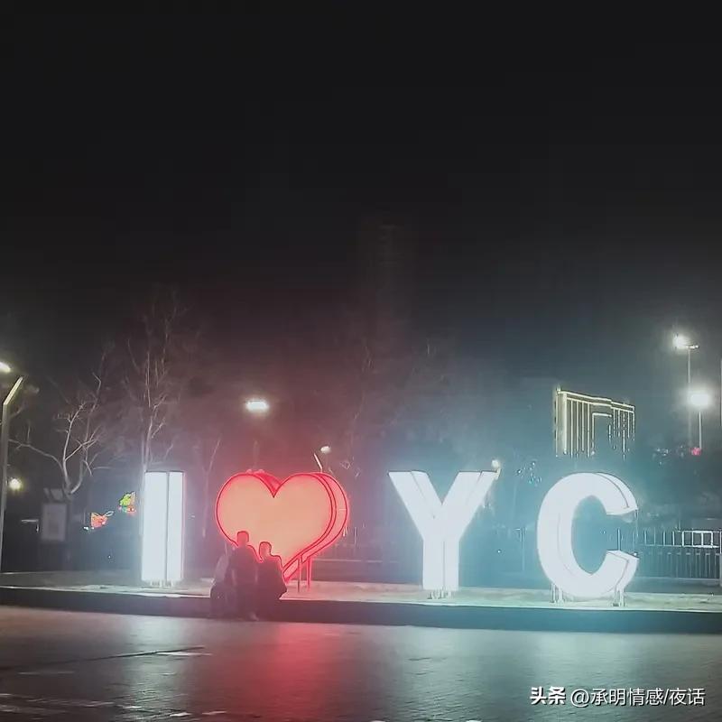 家人们，选爱你的人，天天被捧着当小孩，不用猜对方心思；选你爱的人，满脑子都是对方