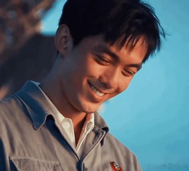 吴磊新片口碑夯爆了为贴近初代航天工作者不分昼夜演算的状态，吴磊刻意长期保持缺觉疲