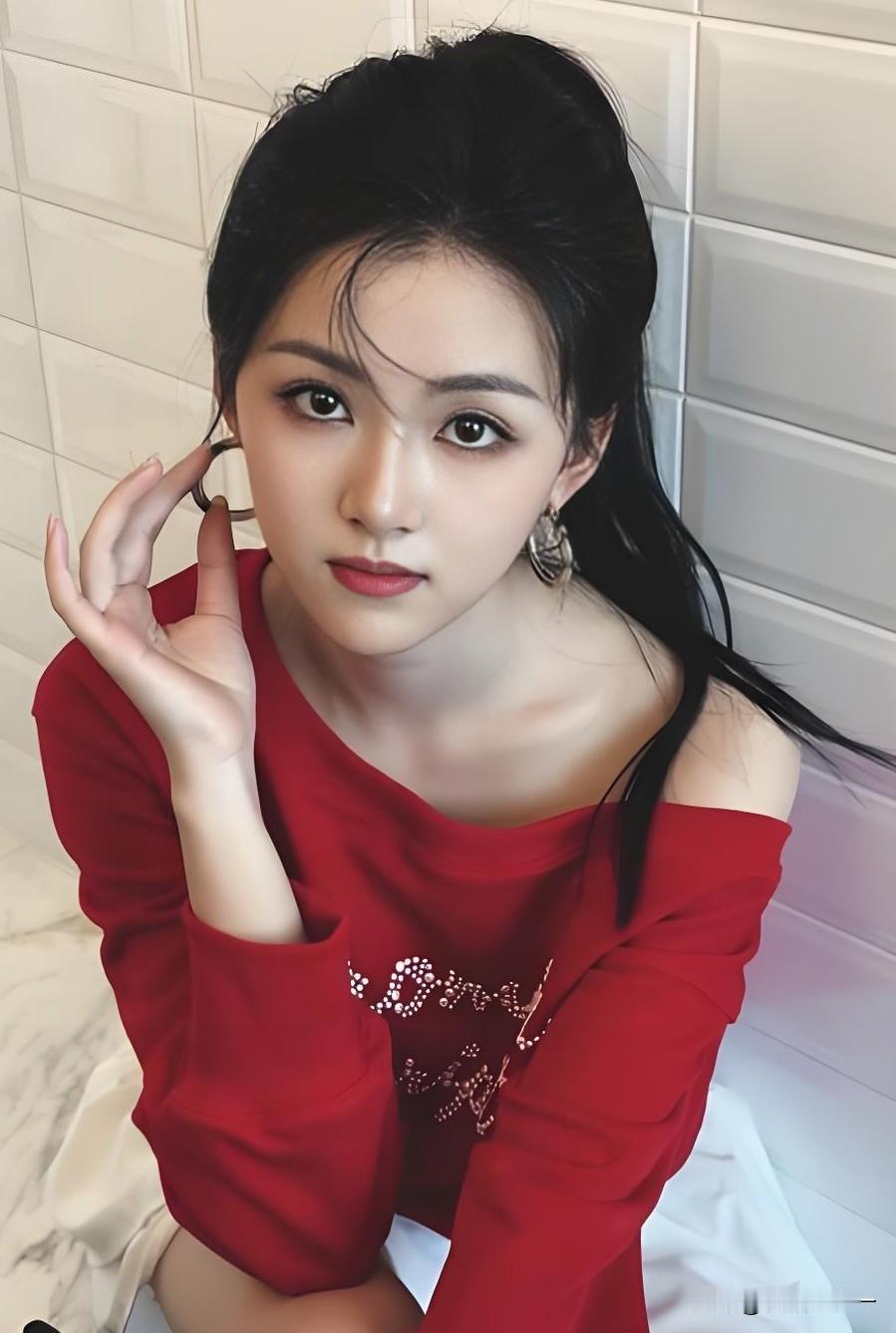《我不是大师》，

就演陈庆瑛这女演员，

我说咋看着脸这么眼熟，她不就是在《九