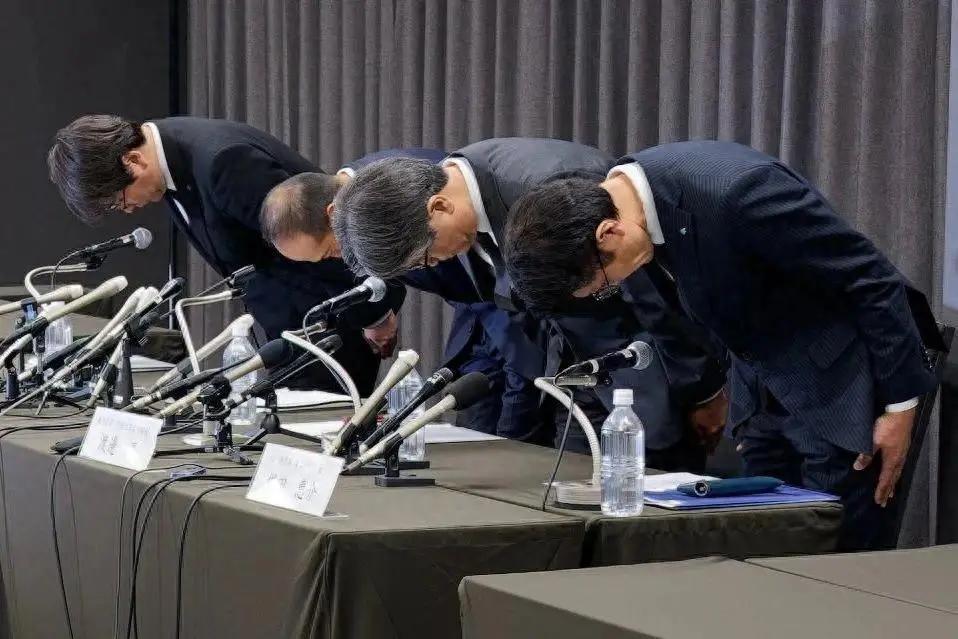 我接触过很多日本人，从我对日本社会的观察来看，大多数日本人对美国和俄罗斯是看不起