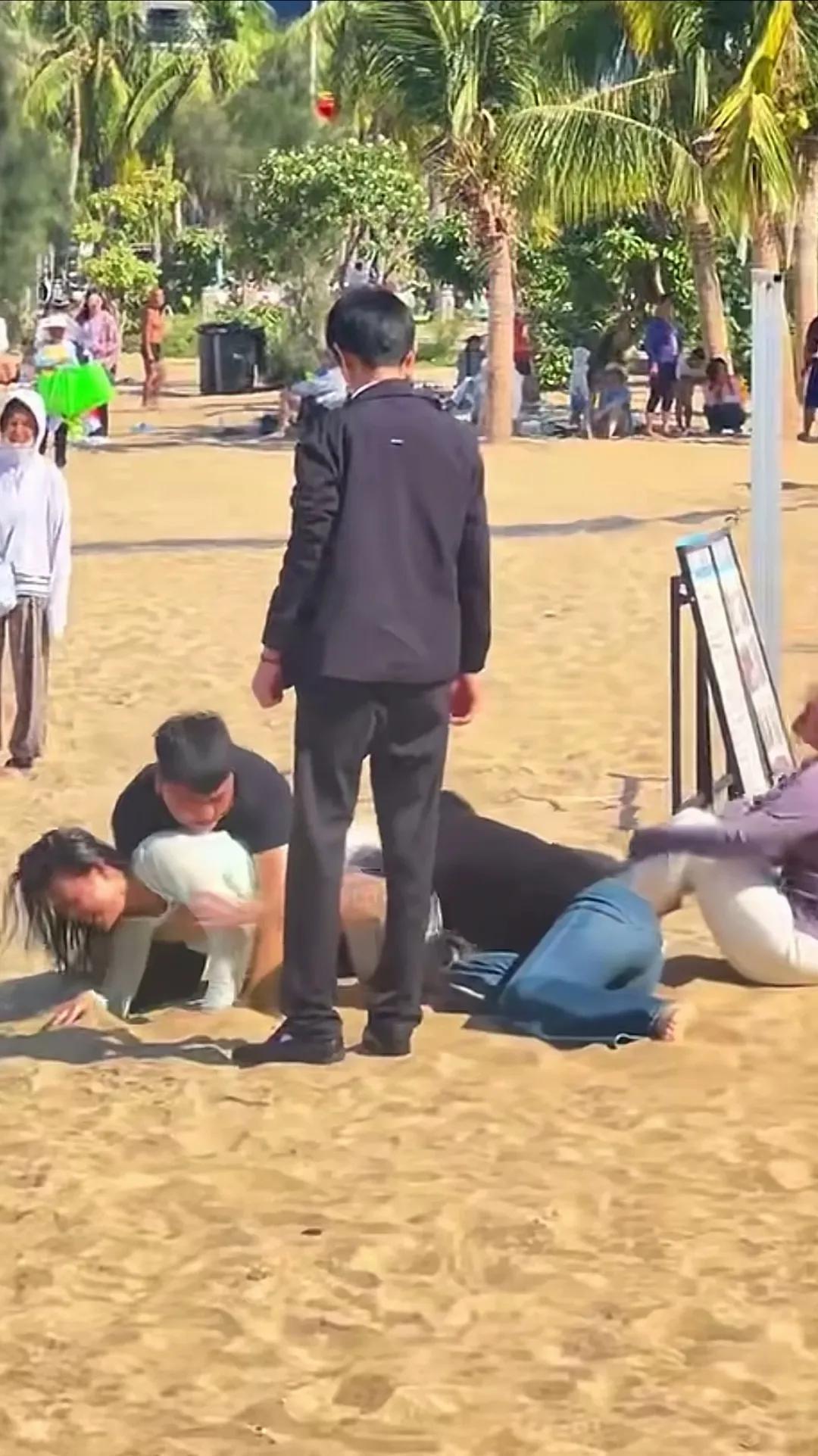 事件时间：2026年2月15日
• 事发地点：三亚市天涯区辖区海域（凤凰岛附近）