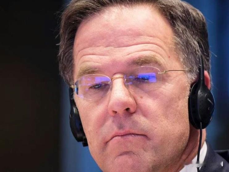 《政治报》：北约内部对吕特“奉承”特朗普的方式感到恼火

北约秘书长与欧洲各国首