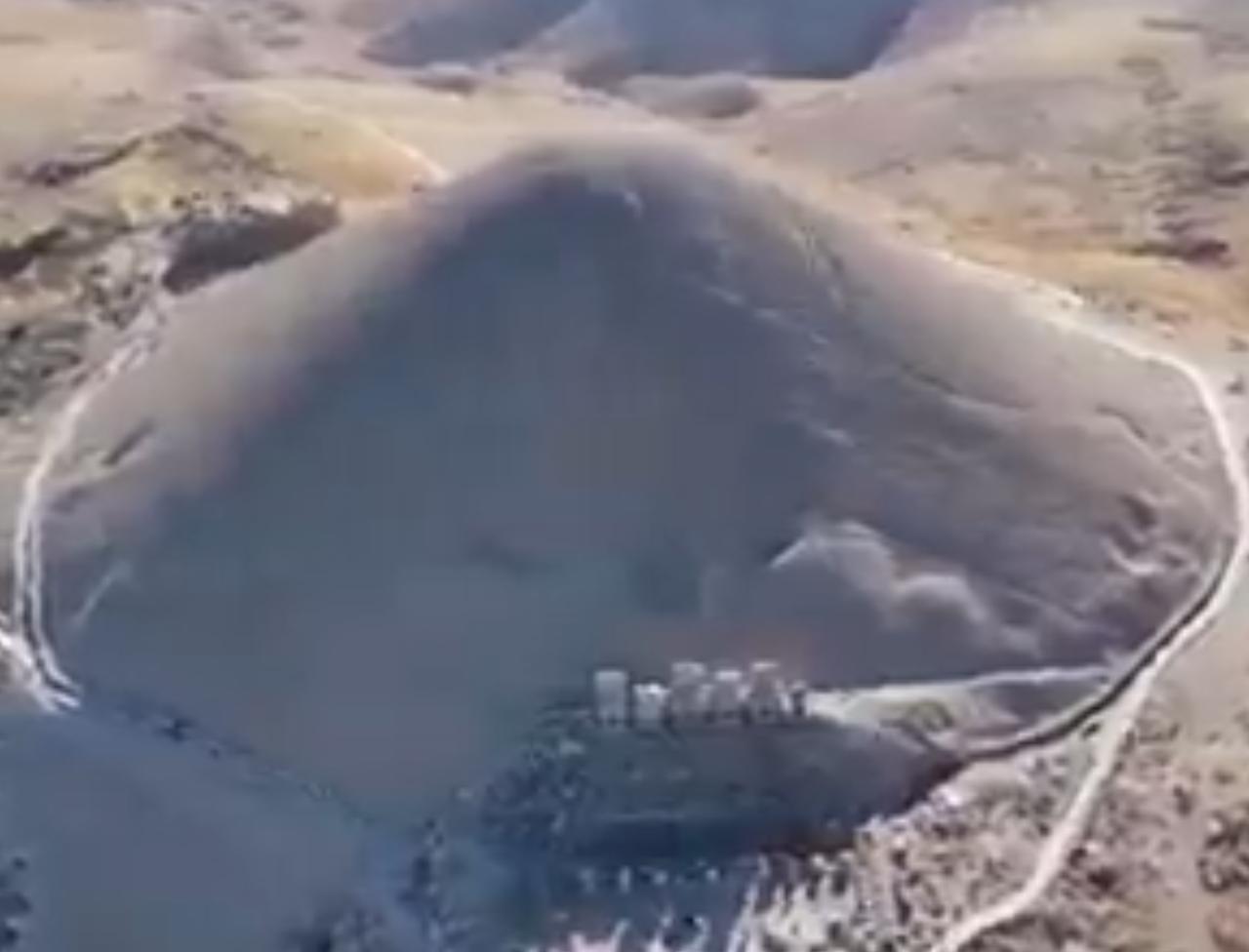 位于土耳其的内姆鲁特山，是公元前1世纪科马吉尼王国国王安条克一世为自己建造的宏伟