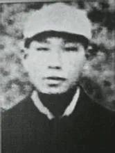 1937年，一名军阀的女儿来到延安参加革命，改名为刘茜后，她进入陕北公学校学习。
