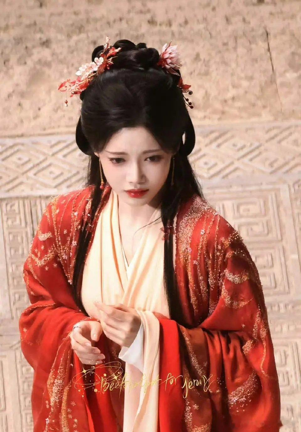 孙珍妮有点蛇蝎美人的感觉了，人前可怜小白兔，人后就是嘎嘎乱鲨 ​​​