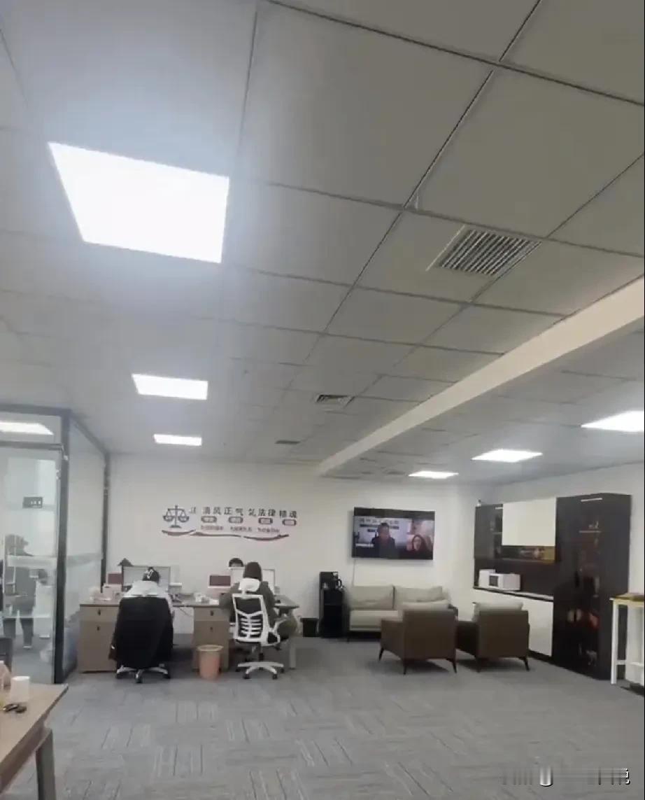 人到中年，难道真的年龄大了就只剩下忍？公司进行组织架构调整，昔日78年的大区总秒
