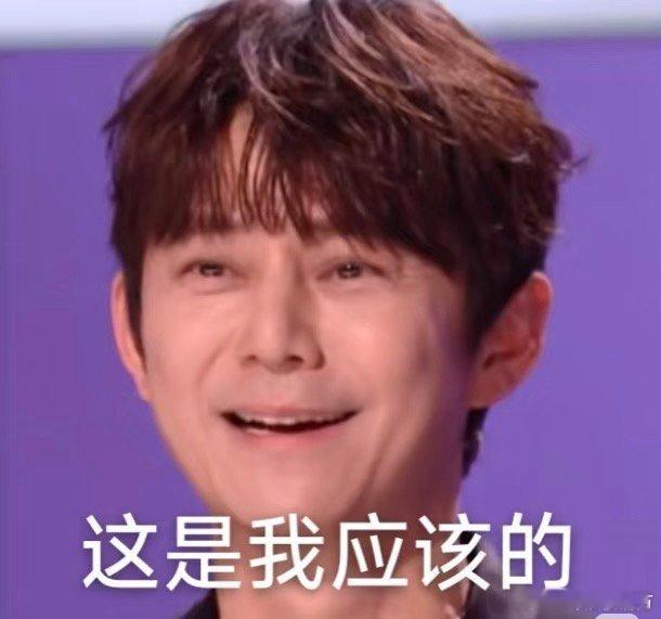 面对那英当场质疑票数，何老师马上反应过来，用一次结巴化解了现场紧绷的气氛。随后又