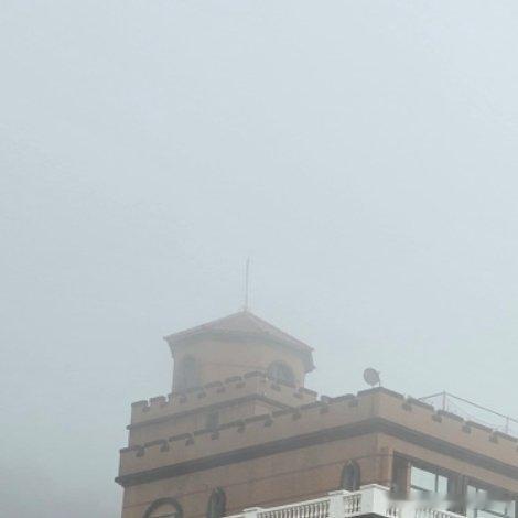 生活嘛，就是要有点闲情逸致。偶尔停下来，看看路边的风景，也是一种享受。有时候，最