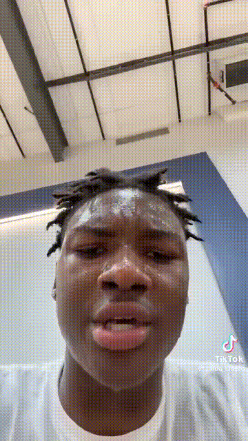狠人！迪耶罗曾在tiktok展示自己可以亲吻到篮筐🤯 ​​​