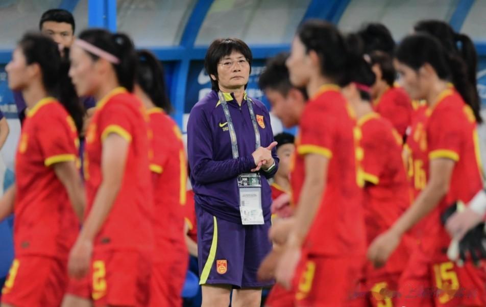 1-1！水庆霞自废武功，中国女足错失绝杀机会，和韩国队同归于尽
中国女足在与韩国