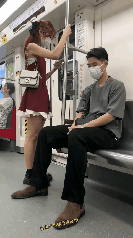 可能是小姐姐有点孤臭，但是，小伙子你也不能搞突然袭击吧。
