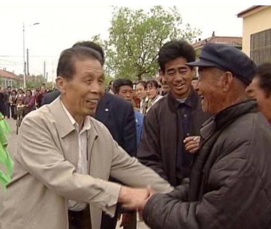 [微风]1991年，寿光县委书记王伯祥调任，前往潍坊担任副市长，然而他在临走前，