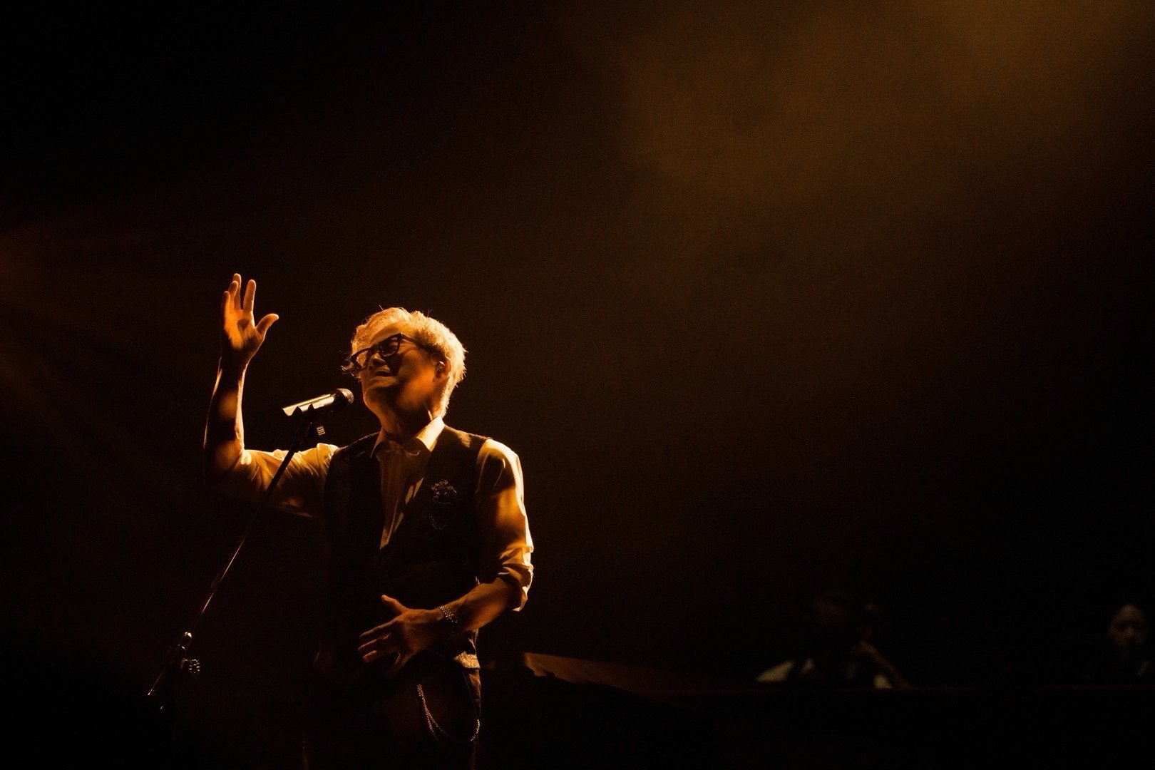 罗大佑72岁正是闯的年纪 罗大佑证明了：舞台上的“闯”，没有年龄上限！72岁的他