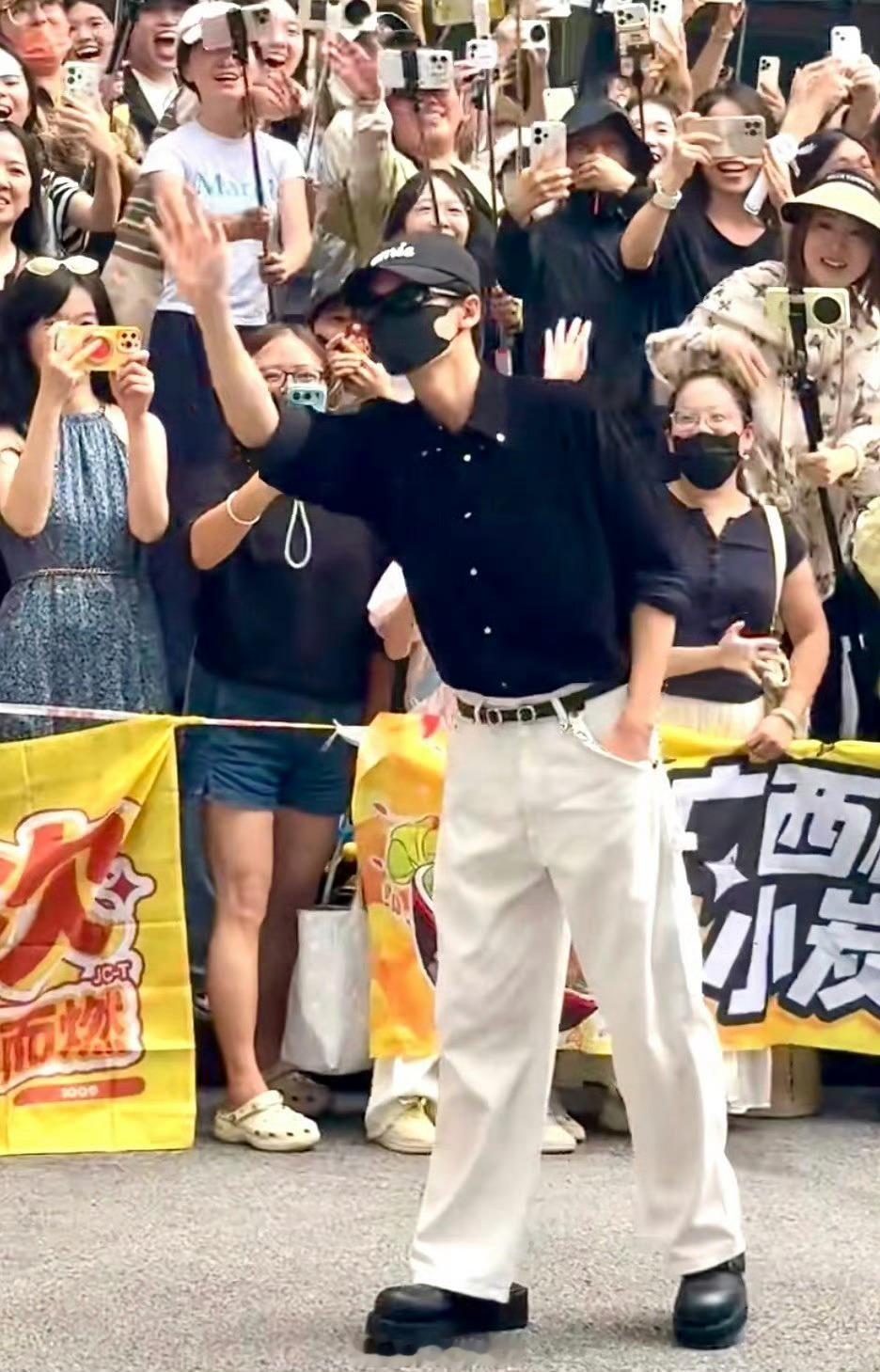 檀健次广西人气刷到檀健次回到广西柳州接机的画面，心里很受触动。长街上满是等候他的