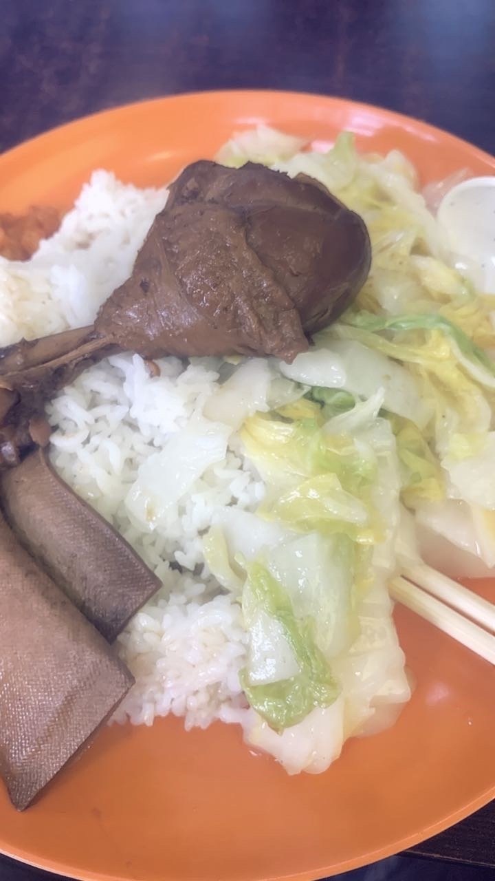 不知道是不是夜里吃了屎的关系，今天的鸡腿饭感觉格外香甜[doge]我感觉我赚了！