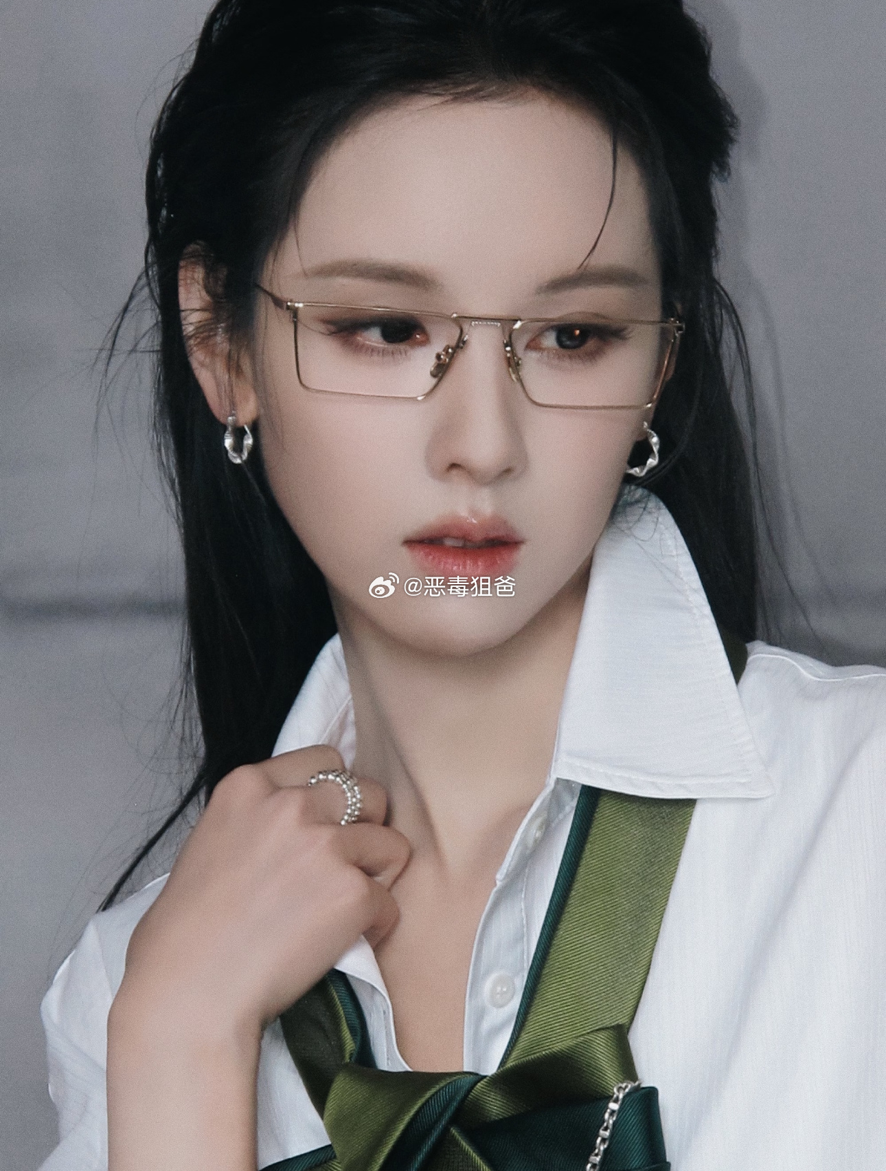 昨晚陈都灵零跑发布会高智气质溢出屏幕了 不知道昨晚多少陈都灵梦女疯狂姐姐来的 