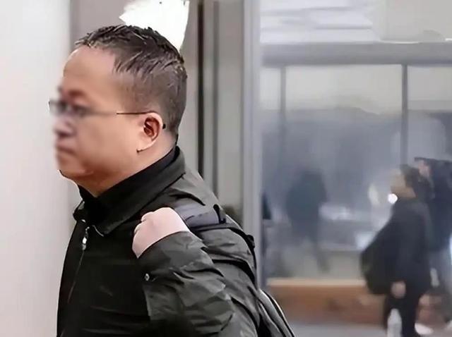 一个被美国用“钓鱼执法”扣了九年的中国芯片专家，脚刚沾上祖国的土地，转头就把全球
