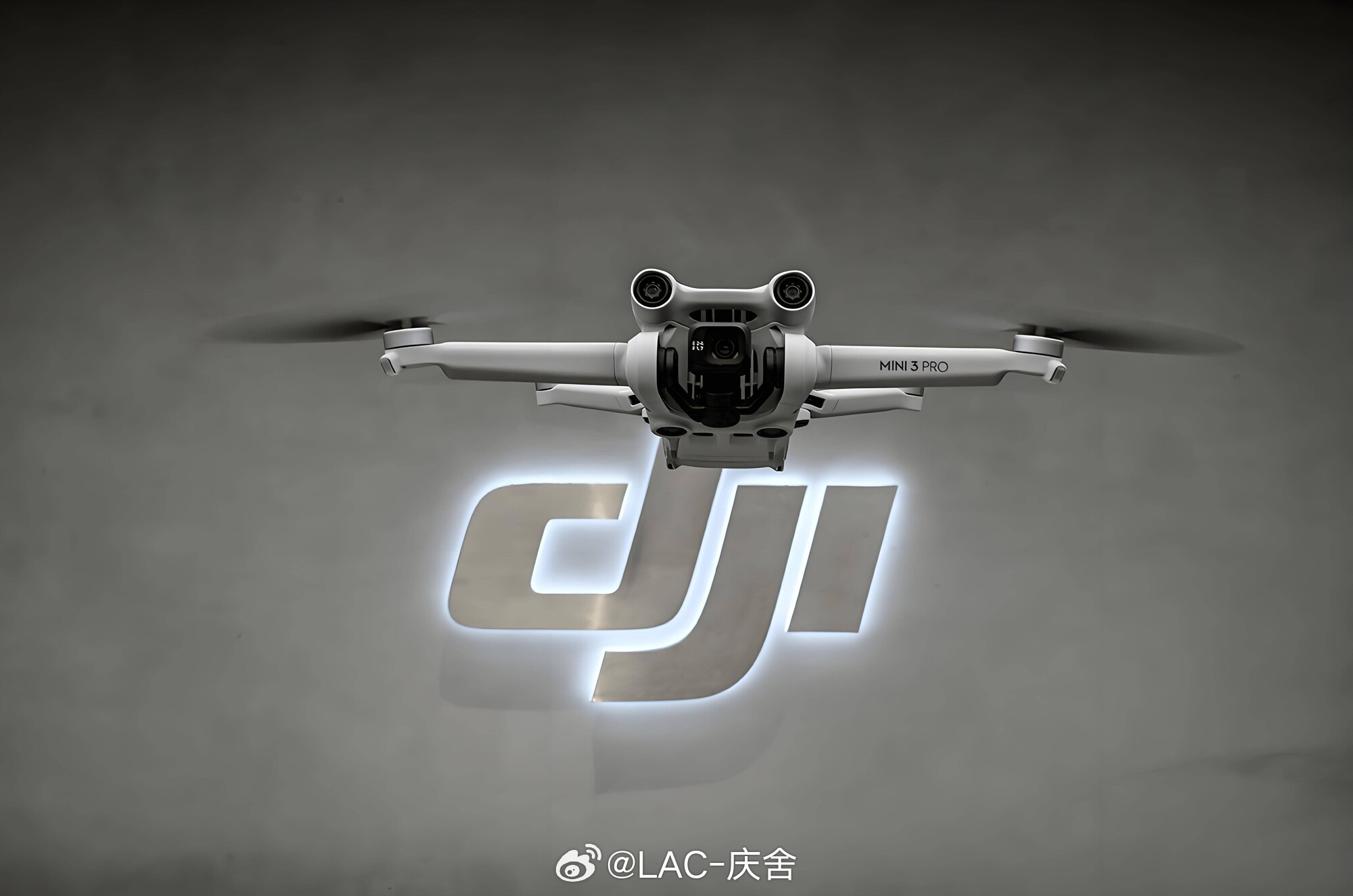 大疆起诉影石创新   我们团队常备不少大疆产品，产品使用体验确实够硬核。行业竞争