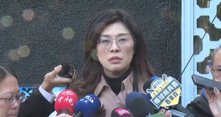 针对蒋万安称自己是“台湾人”，郑丽文回应道“台湾人也是中国人”！在1月13日，国