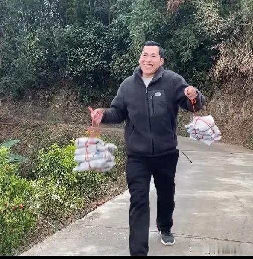 什么！笑死人了！小蝌蚪不合格，说去找很厉害的老中医是假的？里面的药是小勇自己拿树