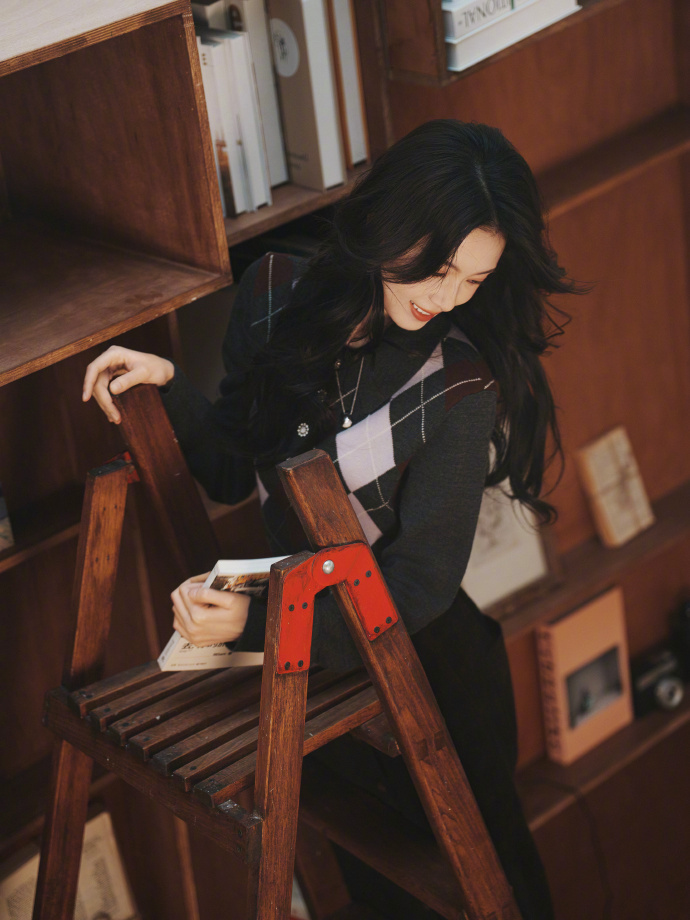 陈瑶 无法驯服四肢陈瑶也太可爱了吧！精致颜值天花板，偏偏自带不受控制的四肢，灵动