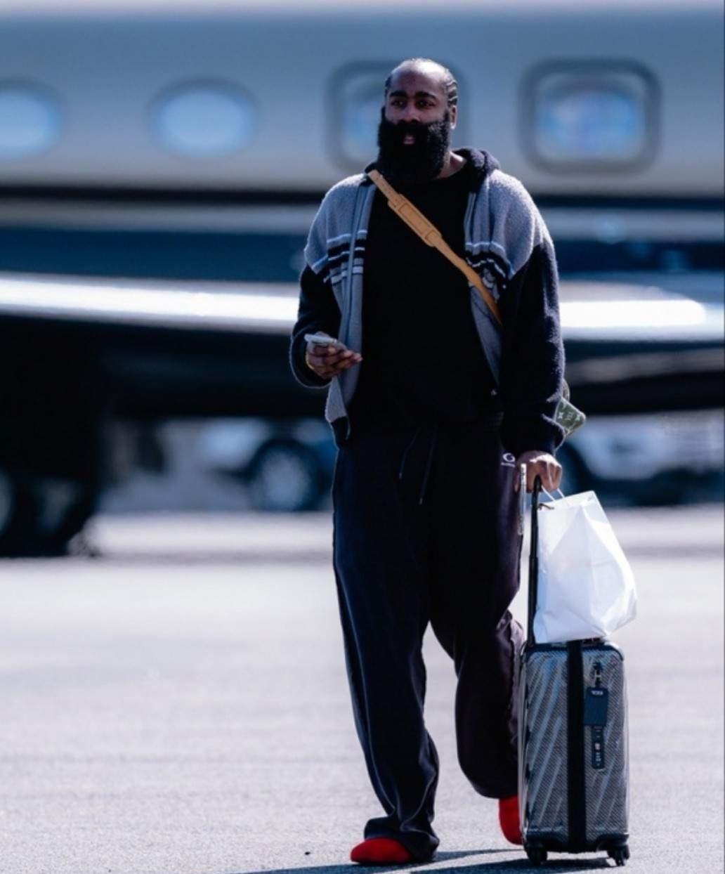 NBA新赛季正式启航了哦！明日一共12场比赛。今天揭幕战两场比赛看的过瘾了吗？卫