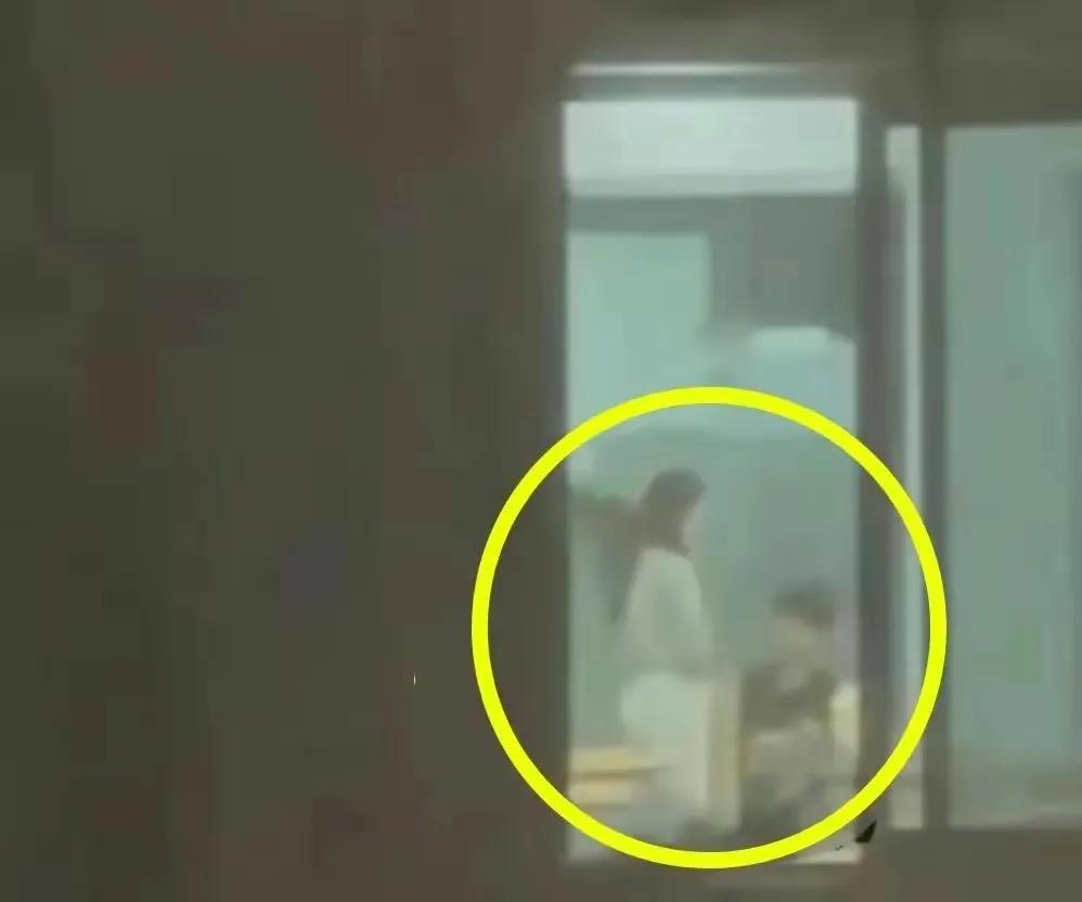 是他是他还是他？
为什么又是四川传媒学院？
4月25日晚上11点多，一则不雅视频