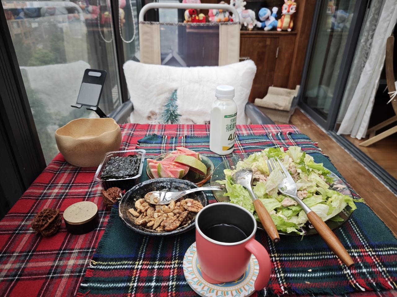 什么是幸福呢？就是你高效地完成了一项工作，然后在下一个工作开始之前，无比放松地吃