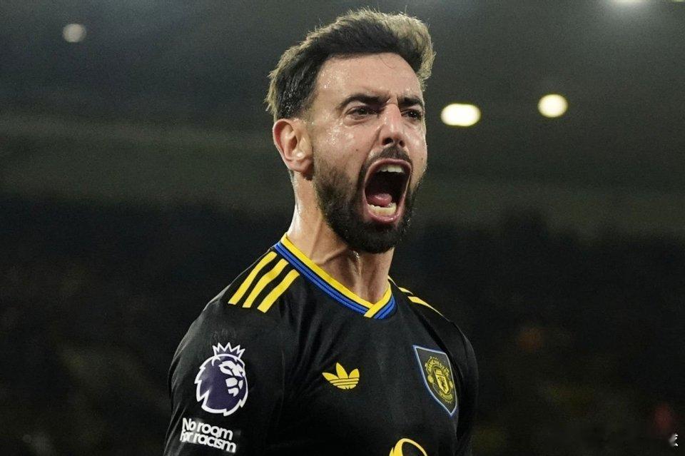 12月9日讯 在今日凌晨英超联赛第15轮，曼联客场对阵狼队，比赛第62分钟，B费