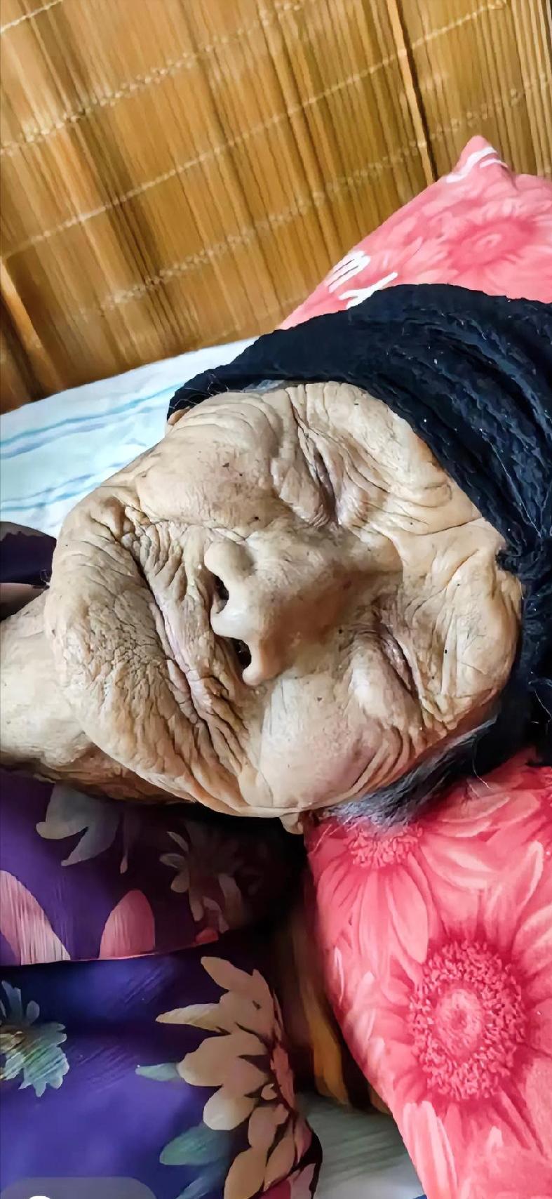 痛心，太快了，96岁的奶奶刚吃完饭，说有点困，想躺会，刚躺下没10分钟，家人问奶