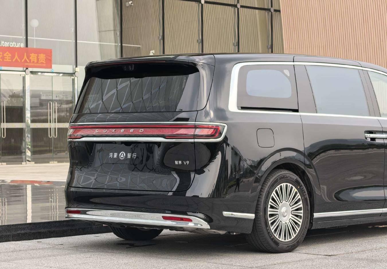 个人对于智界v9 来说最喜欢的一个角度前脸确实可能见仁见智，我自己也没那么喜欢但